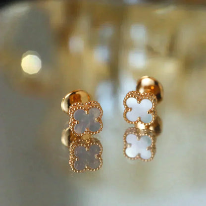 Pomuse CLOVER MINI 9.5MM WHITE MOP EARRINGS