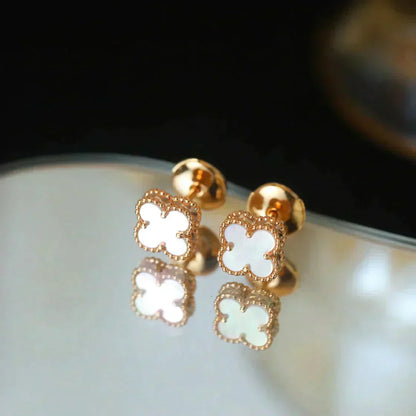 Pomuse CLOVER MINI 9.5MM WHITE MOP EARRINGS