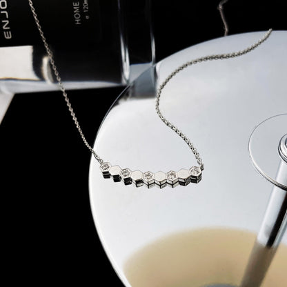 Pomuse BEE MY LOVE DIAMOND NECKLACE