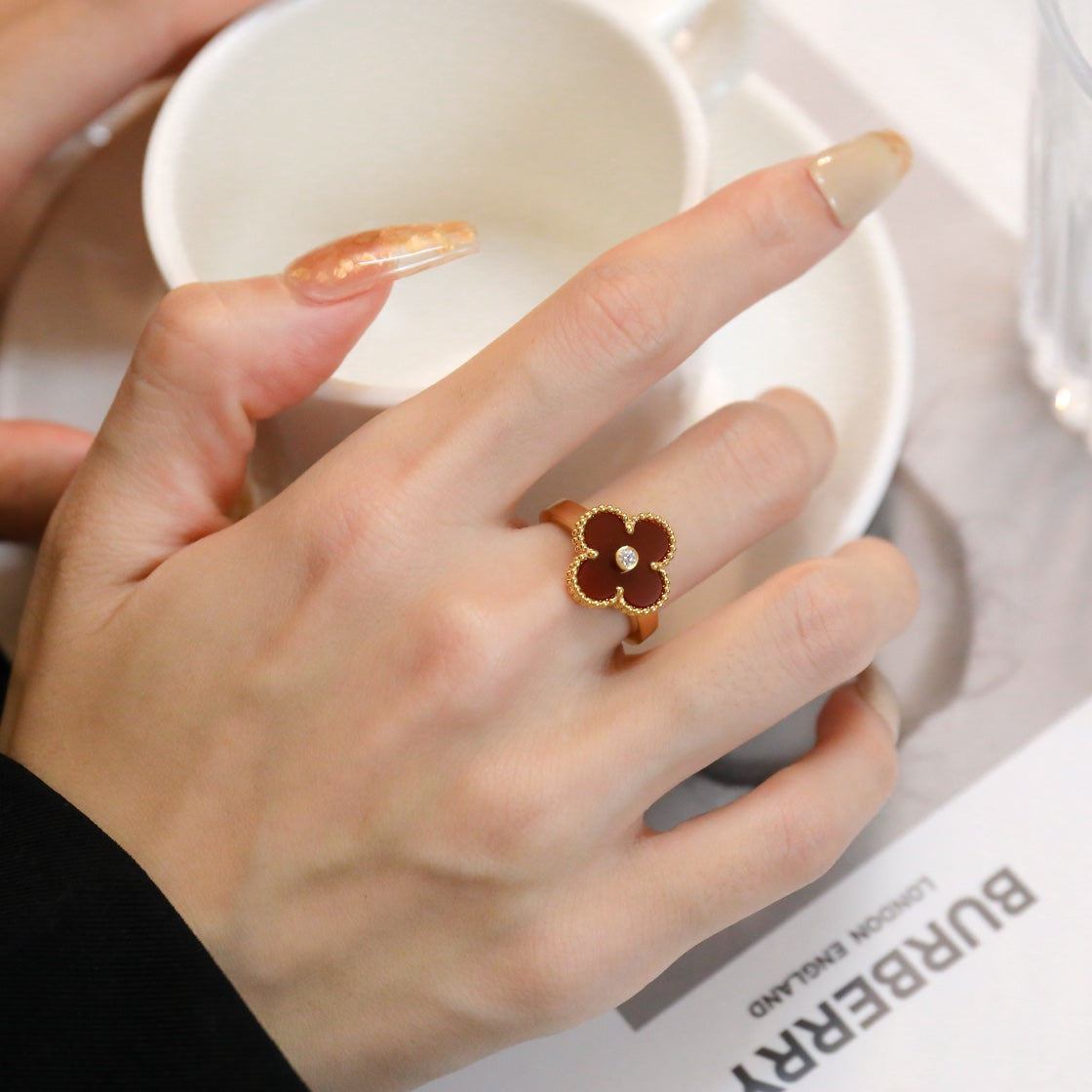Pomuse CLOVER CARNELIAN RING ROSE GOLD DIAMOND