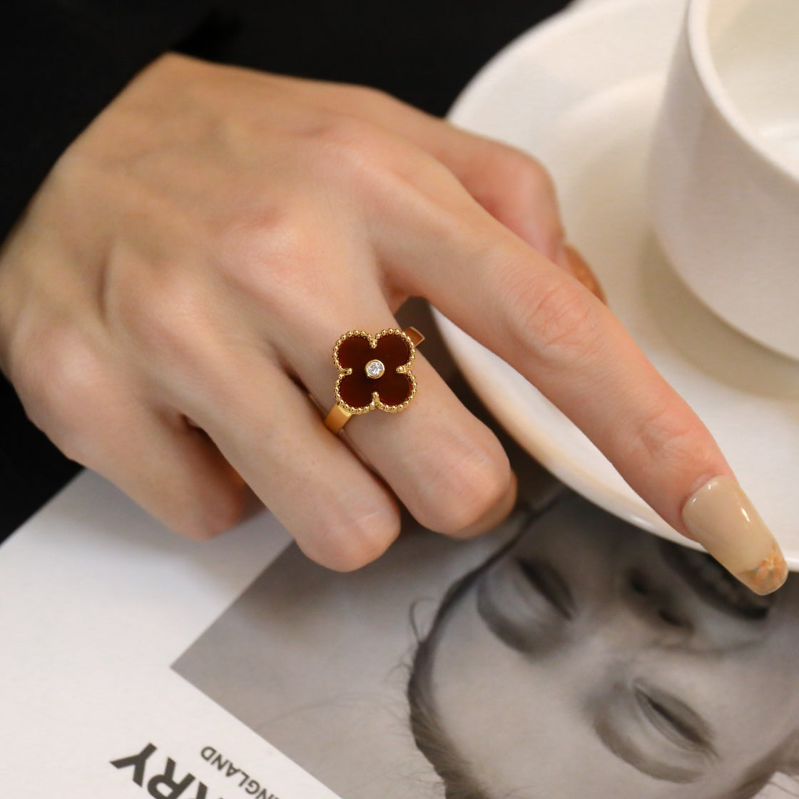 Pomuse CLOVER CARNELIAN RING ROSE GOLD DIAMOND