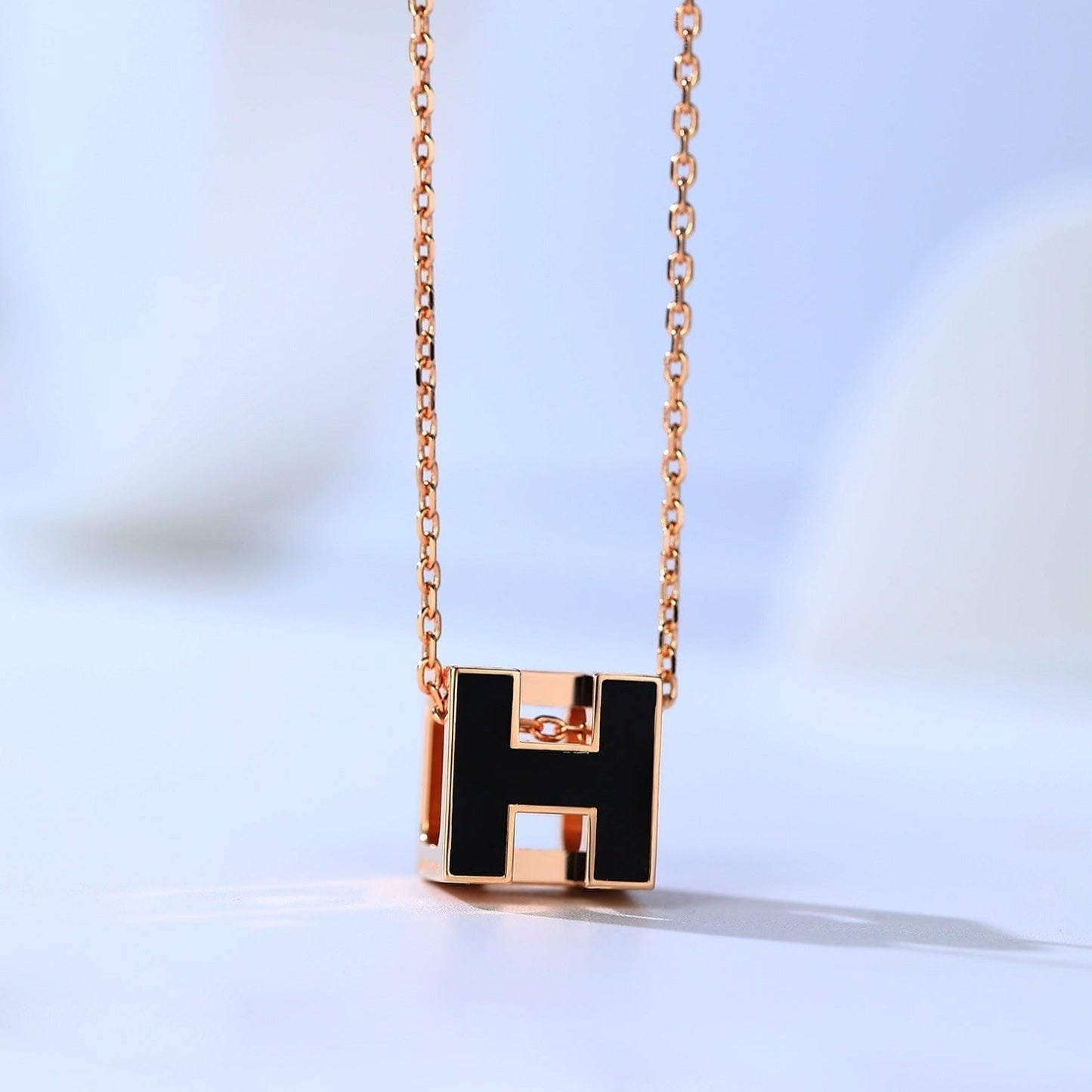 Pomuse H CAGE PINK GOLD NECKLACE