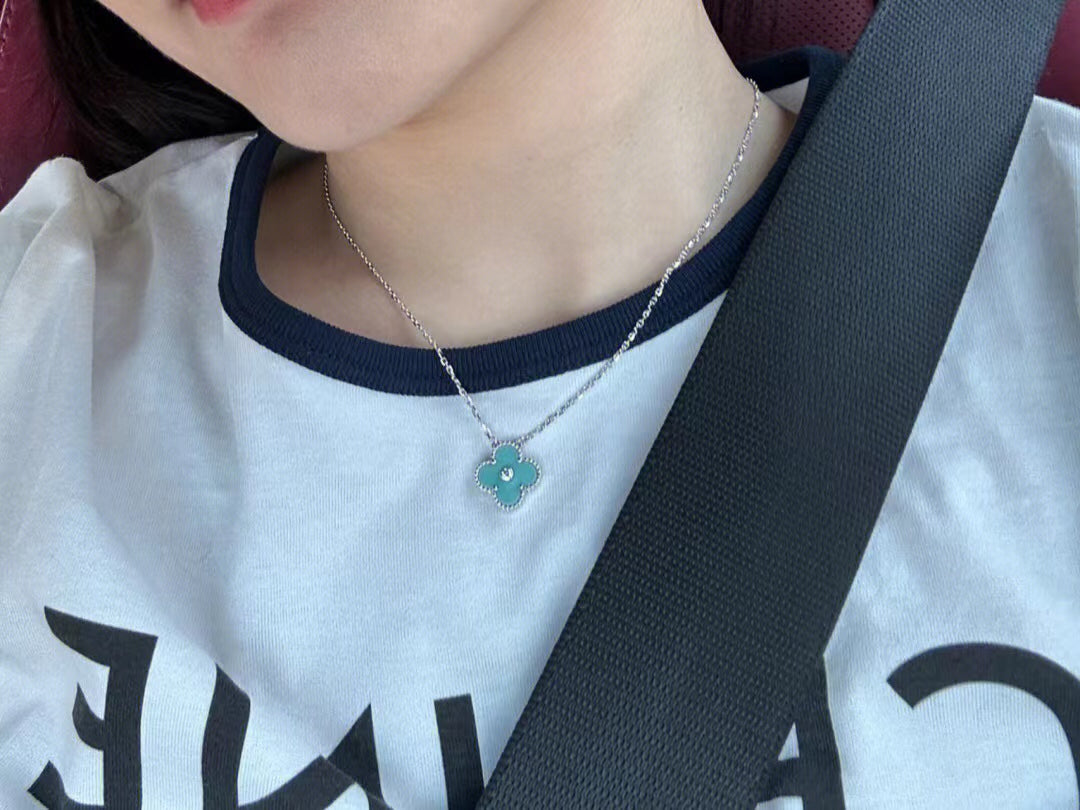 Pomuse CLOVER 1 DIAMOND LIGHT BLUE SILVER NECKLACE