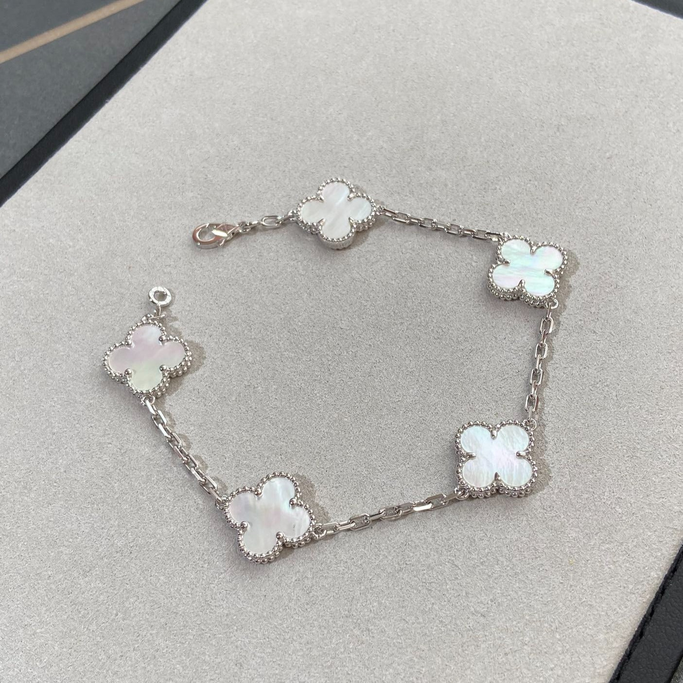 Pomuse CLOVER SILVER MOP 5 MOTIF BRACELET