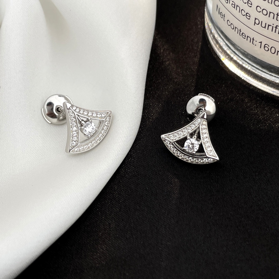 Pomuse DREAM MINI DIAMOND STUD EARRINGS