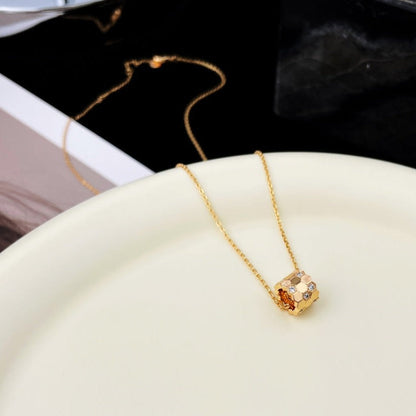 Pomuse BEE MINI PEDANT DIAMOND NECKLACE