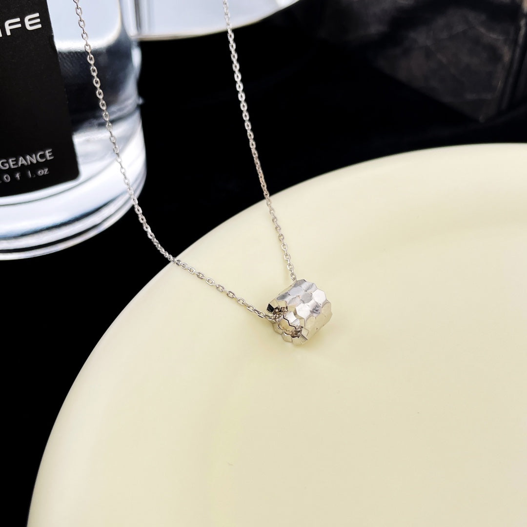 Pomuse BEE MINI PEDANT DIAMOND NECKLACE