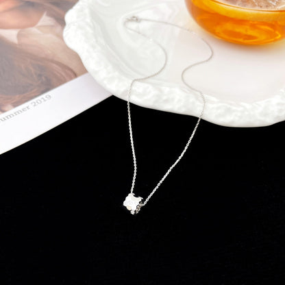 Pomuse BEE MINI PEDANT DIAMOND NECKLACE