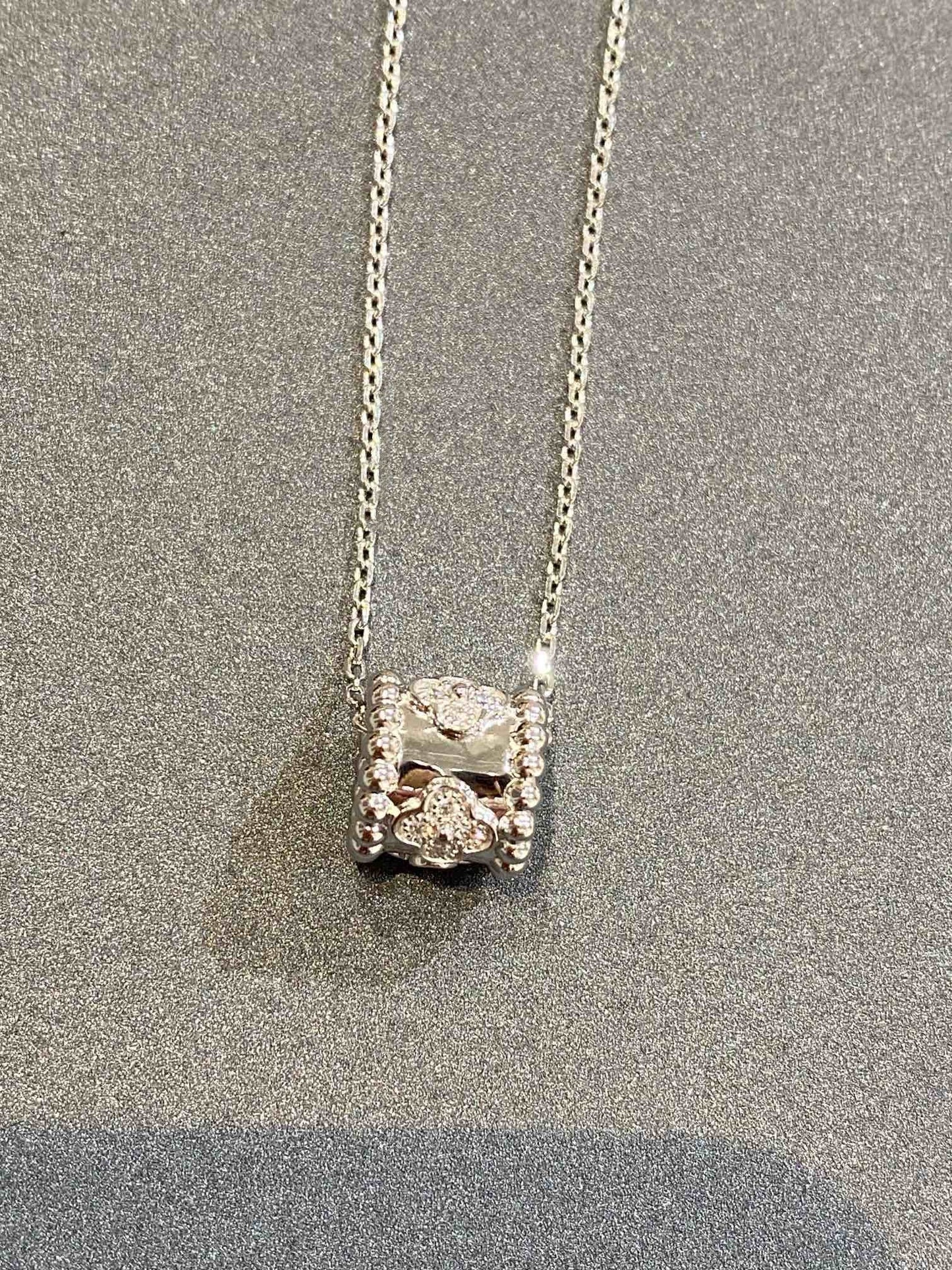 Pomuse PERLEE PEDANT SIVLER DIAMOND NECKLACE