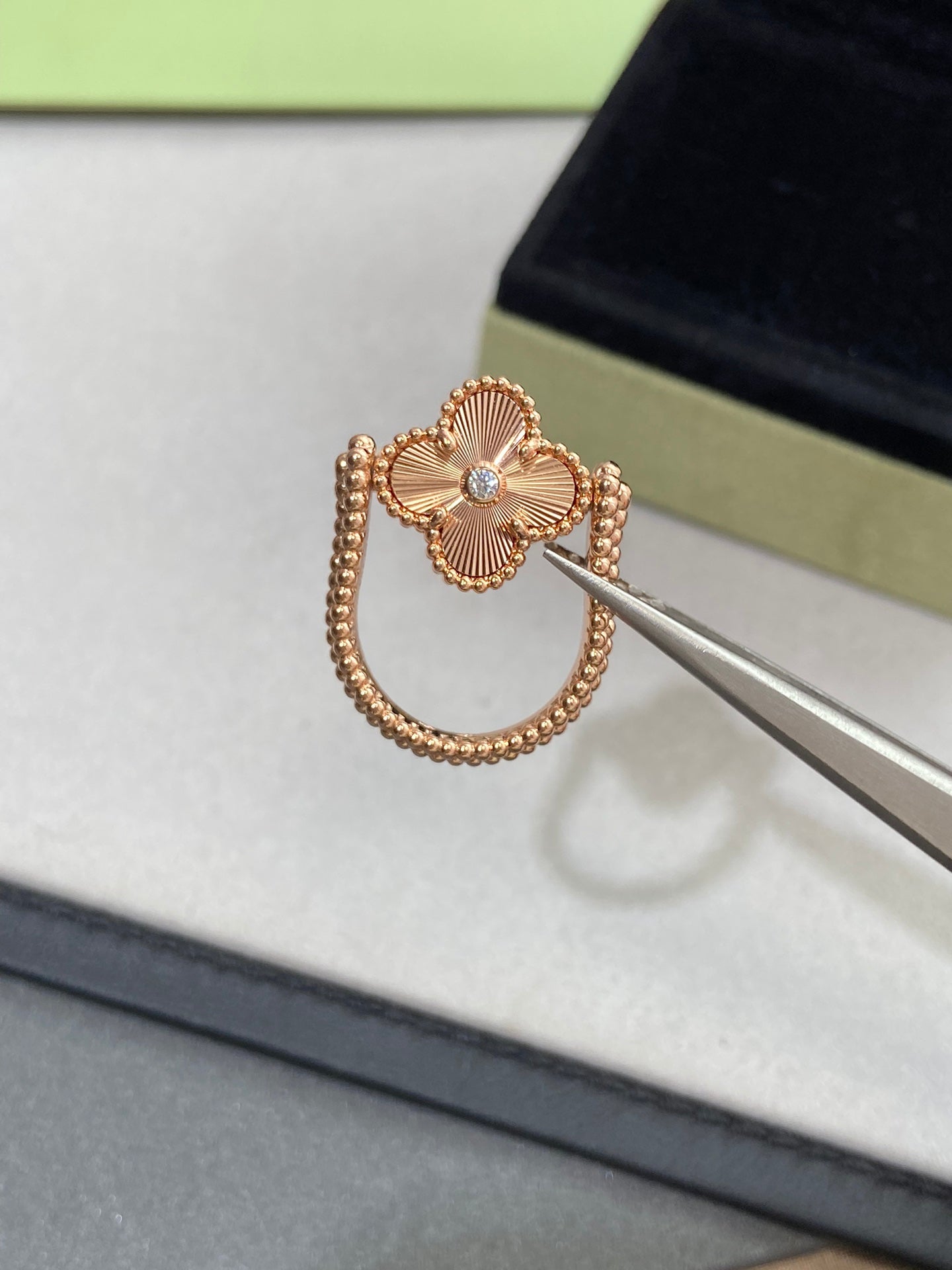 Pomuse CLOVER RIVERSIBLE ROSE GOLD RING