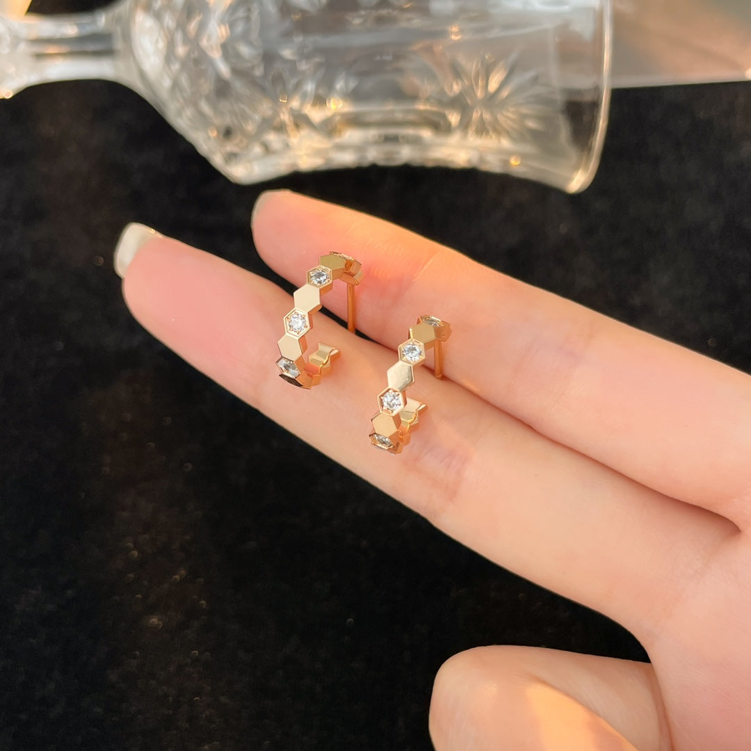 Pomuse BEE LOVE DIAMOND HOOP EARRINGS
