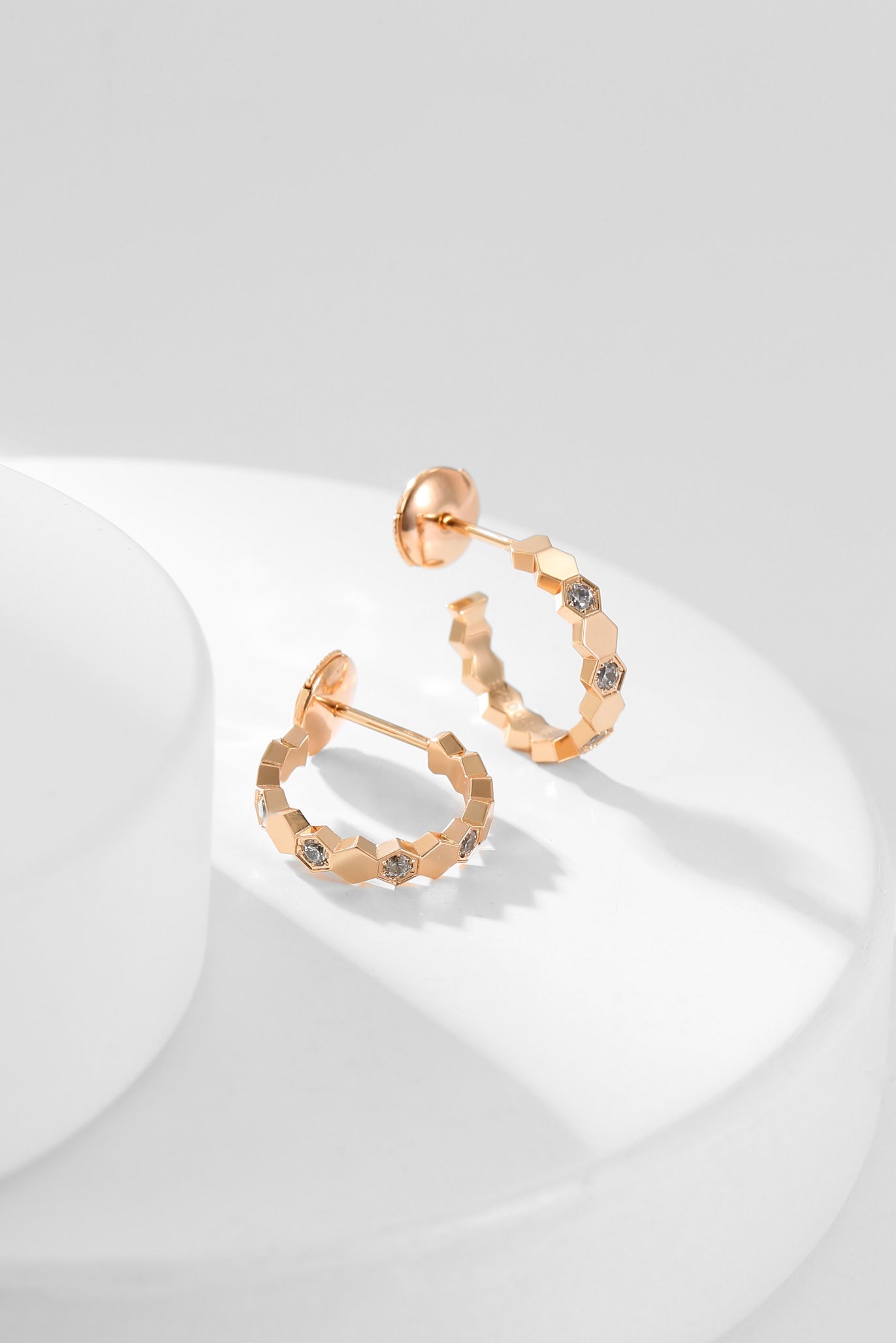 Pomuse BEE LOVE DIAMOND HOOP EARRINGS