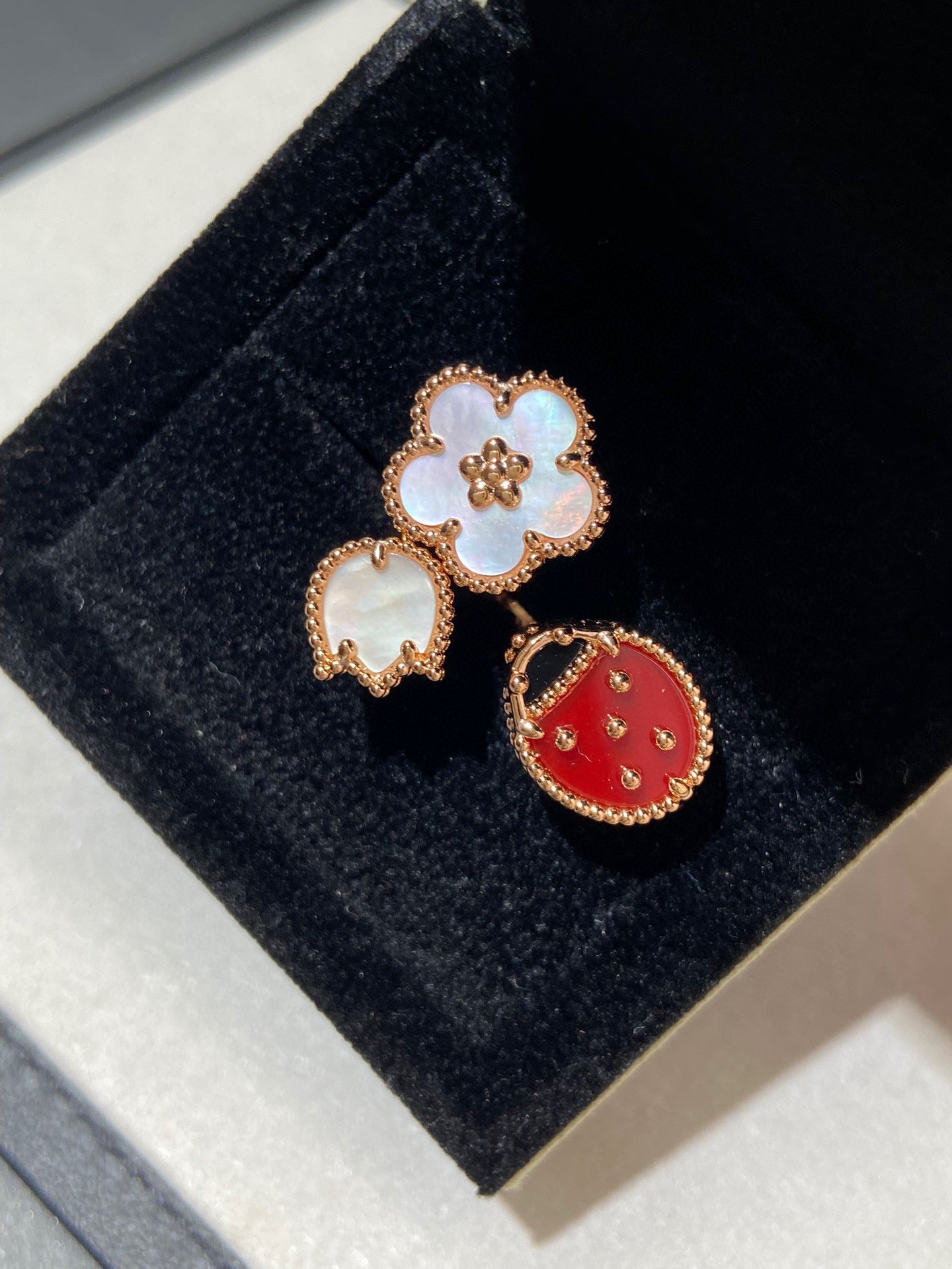 Pomuse LUCKY 3 MOTIF ROSE GOLD RING
