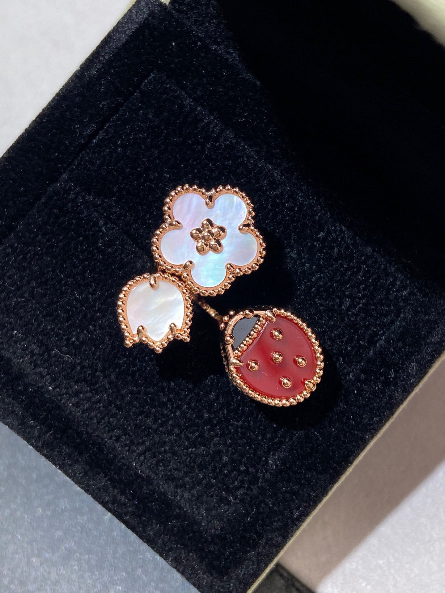Pomuse LUCKY 3 MOTIF ROSE GOLD RING