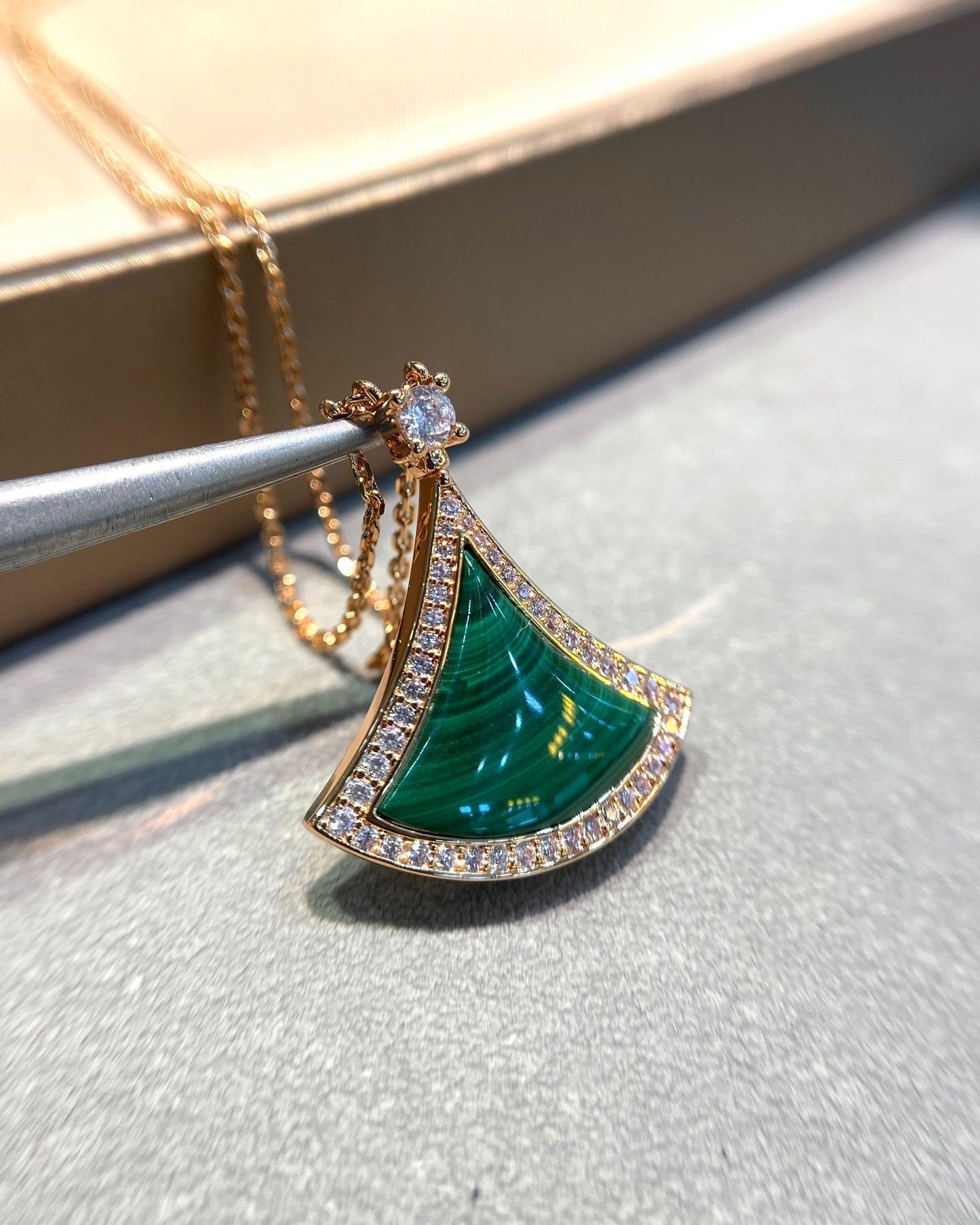 Pomuse DREAM MALACHITE DIAMOND PAVED PINK GOLD NECKLACE