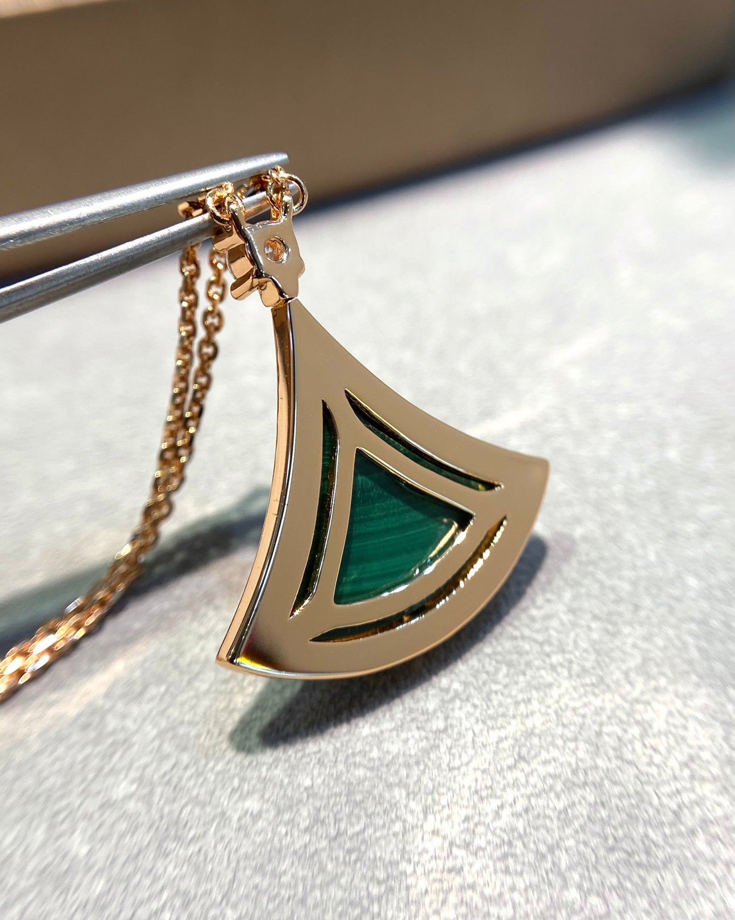 Pomuse DREAM MALACHITE DIAMOND PAVED PINK GOLD NECKLACE