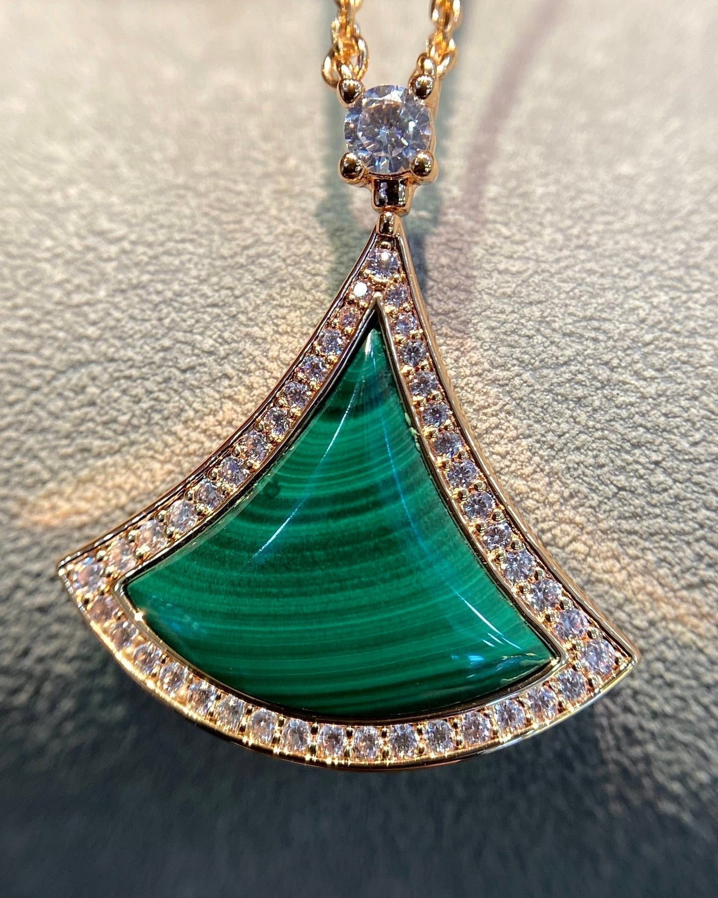 Pomuse DREAM MALACHITE DIAMOND PAVED PINK GOLD NECKLACE