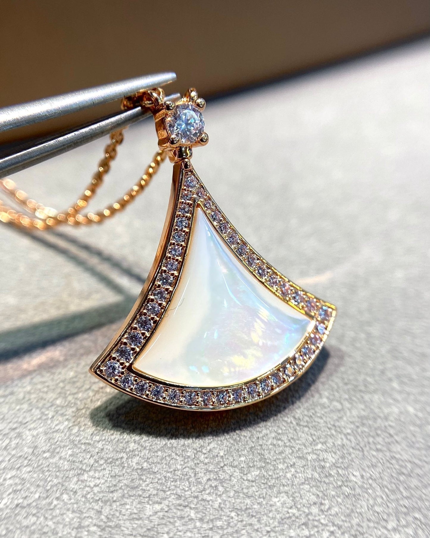 Pomuse DREAM MOP DIAMOND PAVED PINK GOLD NECKLACE