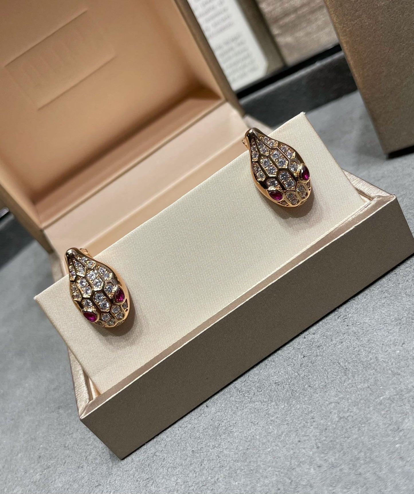 Pomuse SERPENT DIAMOND STUD EARRINGS