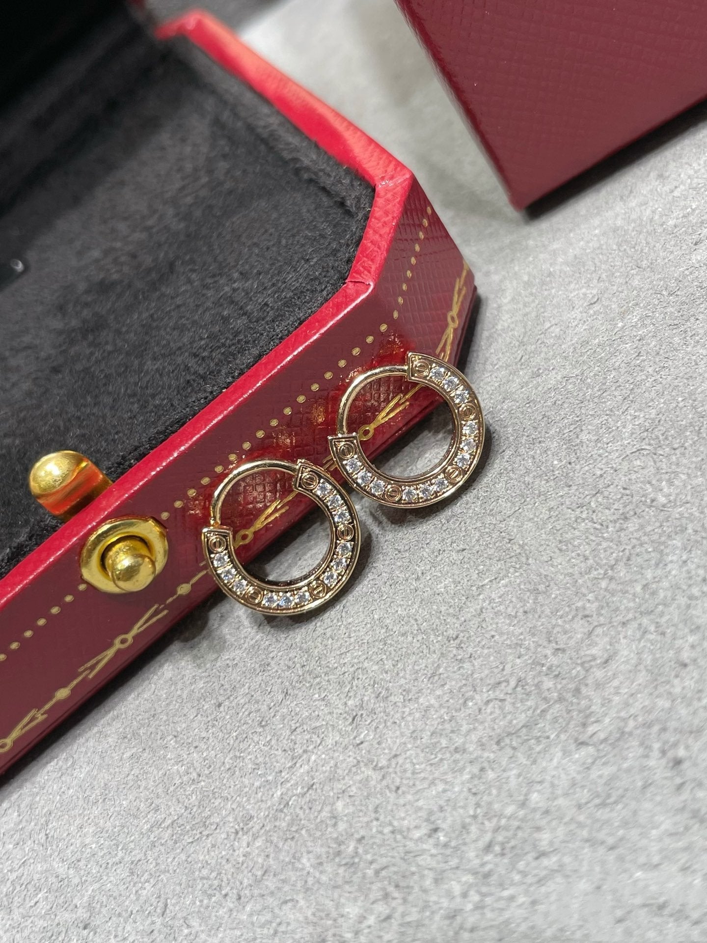 Pomuse LOVE DIAMOND EARRINGS