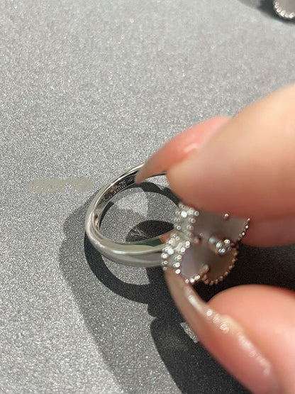 Pomuse CLOVER SILVER MOP DIAMOND RING