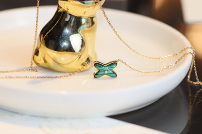 Pomuse JEUX MALACHITE 1 DIAMOND PINK GOLD NECKLACE