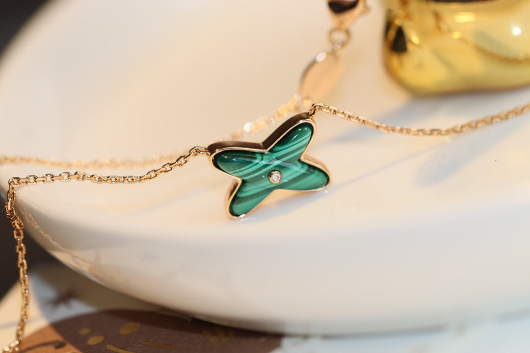 Pomuse JEUX MALACHITE 1 DIAMOND PINK GOLD NECKLACE