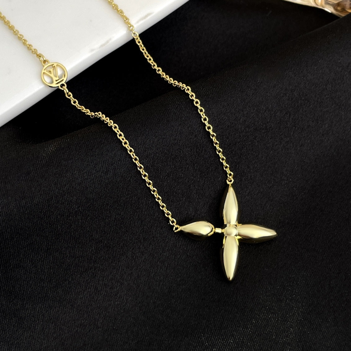 Pomuse LOUISETTE GOLD NECKLACE