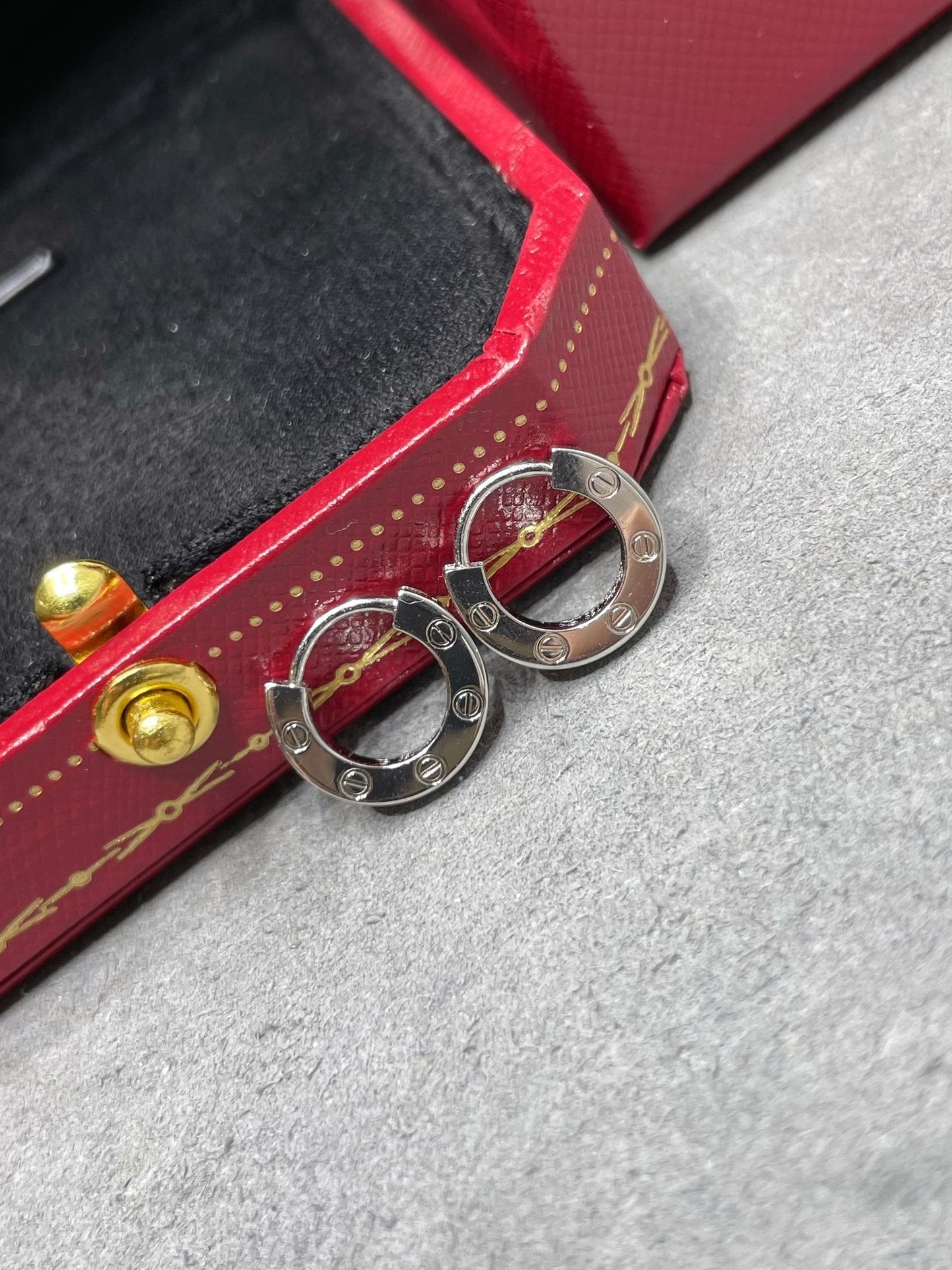 Pomuse LOVE MINI EARRINGS