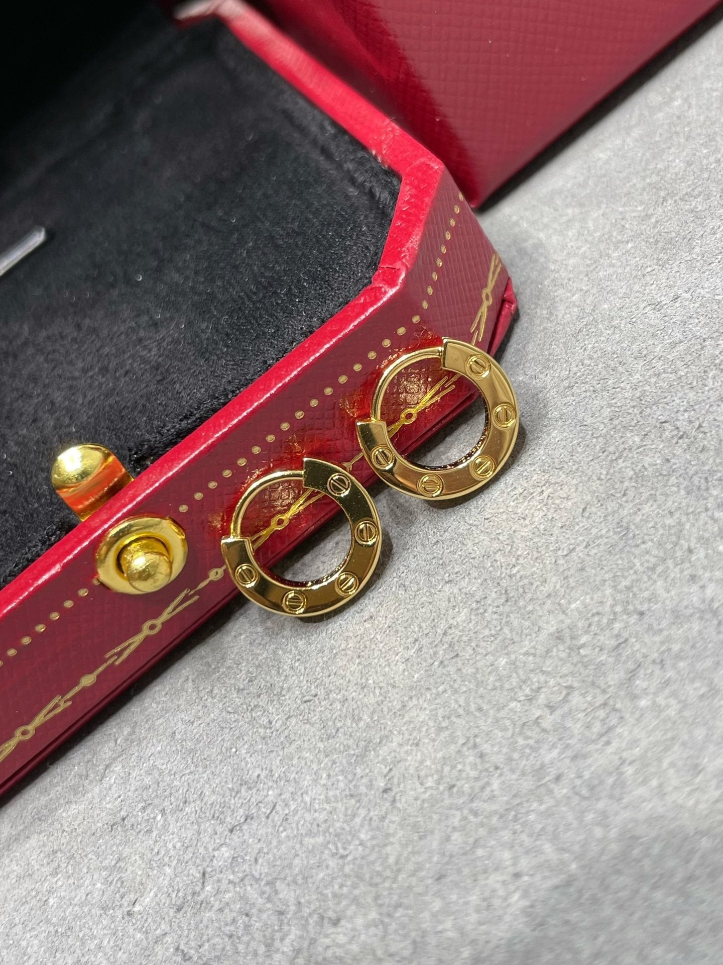 Pomuse LOVE MINI EARRINGS