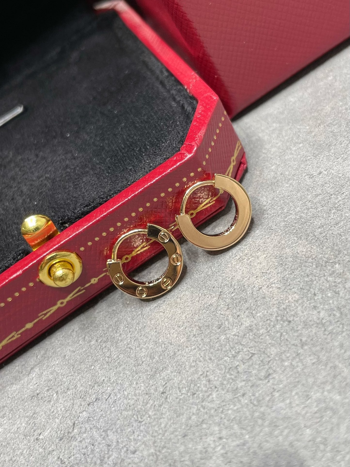 Pomuse LOVE MINI EARRINGS