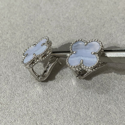 Pomuse CLOVER CHALCEDONY SILVER STUD EARRINGS