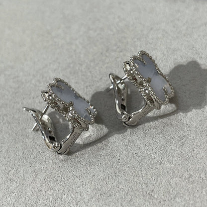 Pomuse CLOVER CHALCEDONY SILVER STUD EARRINGS