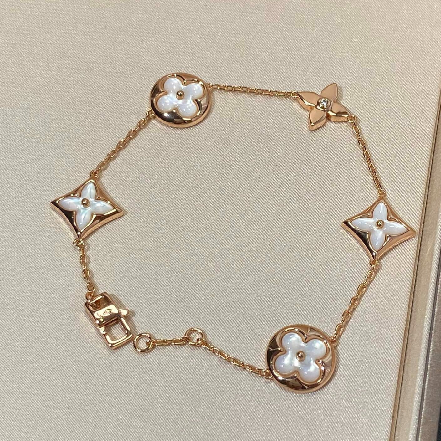 Pomuse STAR AND SUN 5 MOTIF MOP PINK GOLD BRACELET