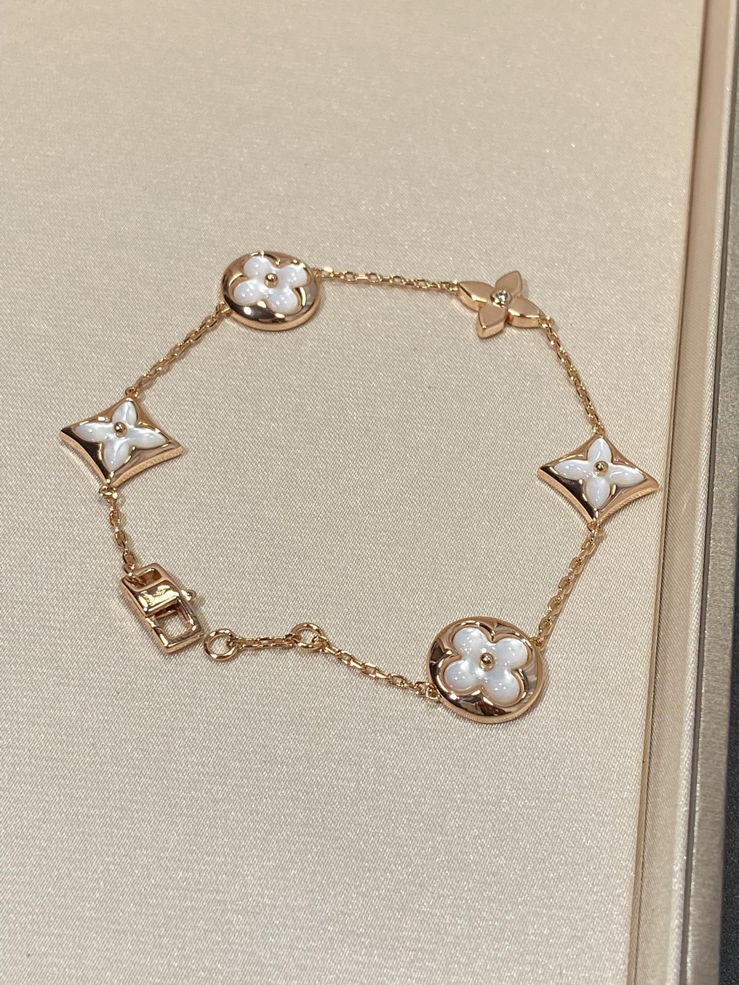 Pomuse STAR AND SUN 5 MOTIF MOP PINK GOLD BRACELET