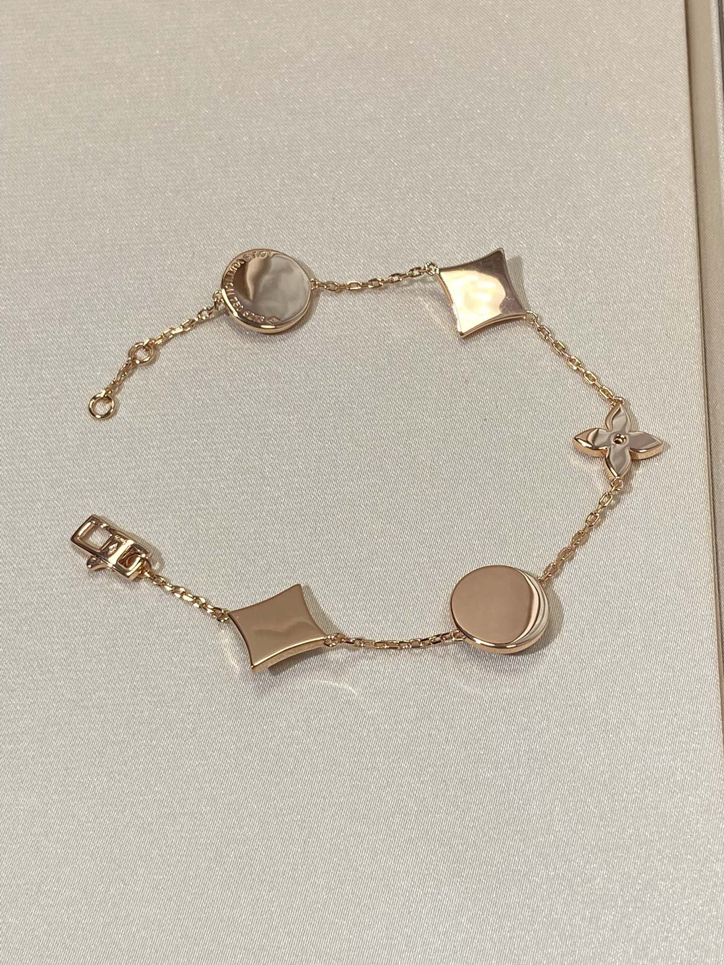Pomuse STAR AND SUN 5 MOTIF MOP PINK GOLD BRACELET