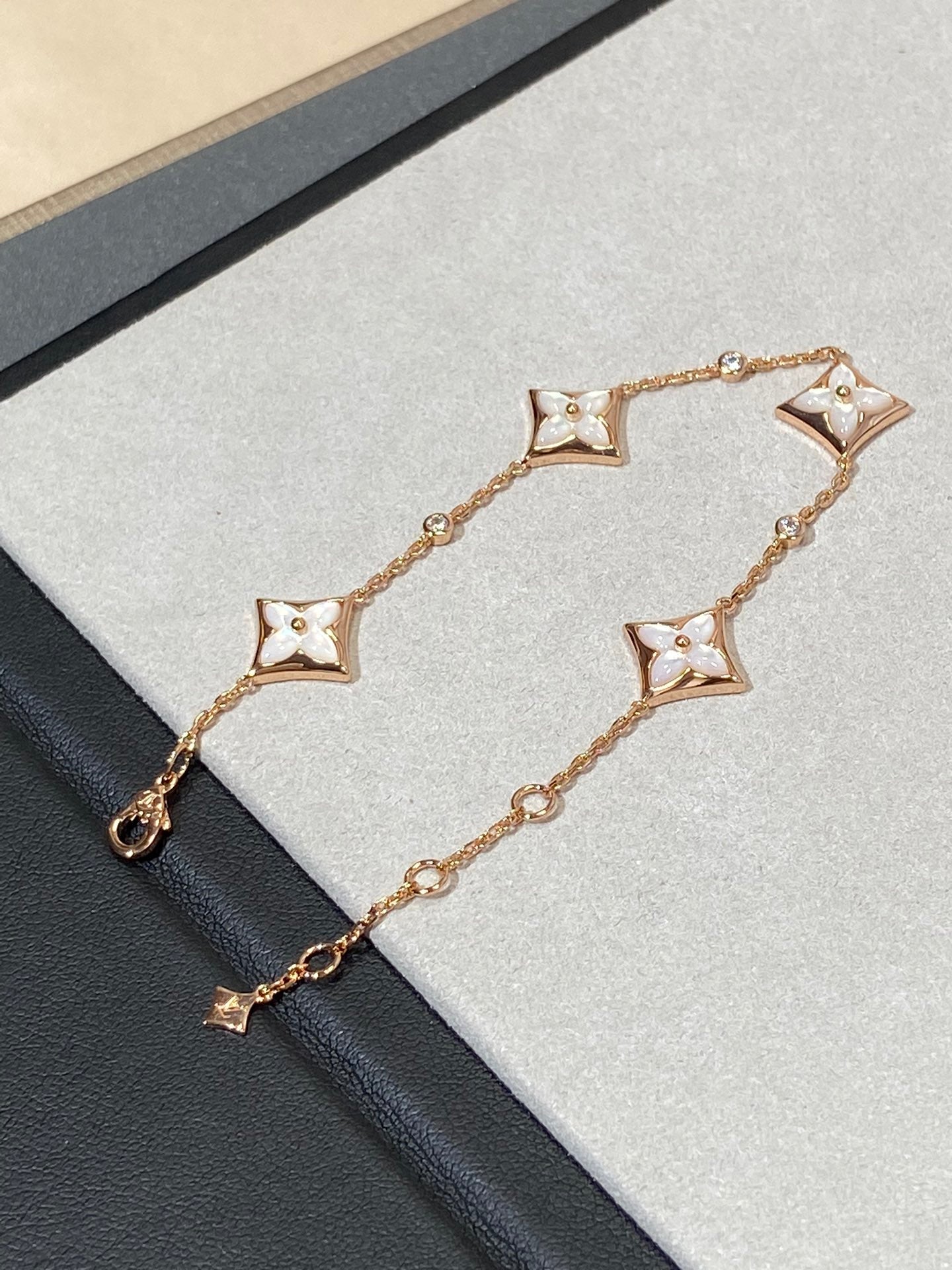 Pomuse STAR 4 MOTIF MOP DIAMOND PINK GOLD BRACELET