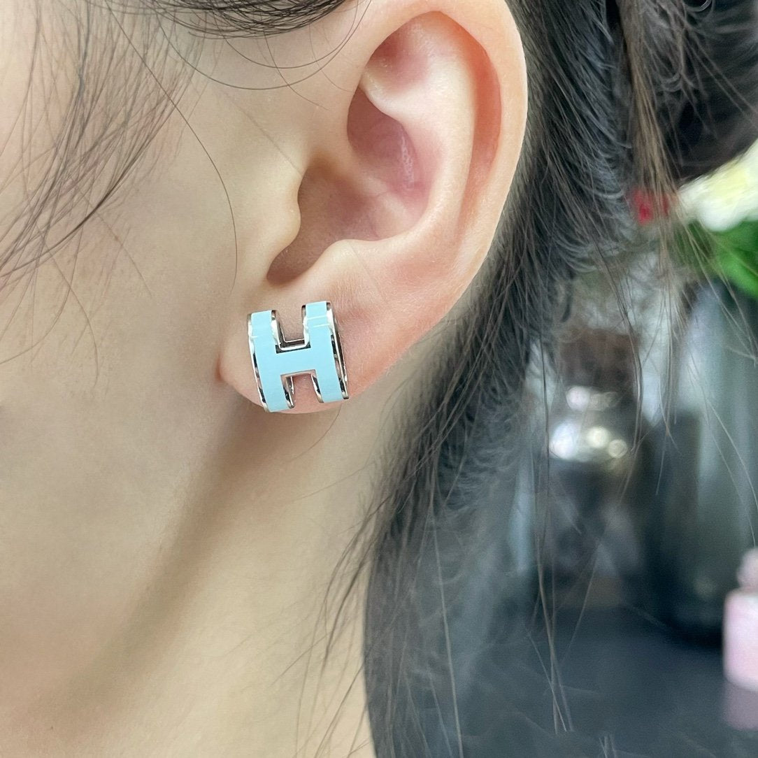 Pomuse POP H SKY BLUE STUD EARRINGS