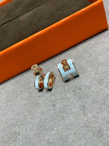 Pomuse POP H SKY BLUE STUD EARRINGS