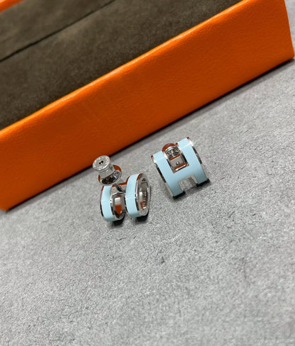 Pomuse POP H SKY BLUE STUD EARRINGS