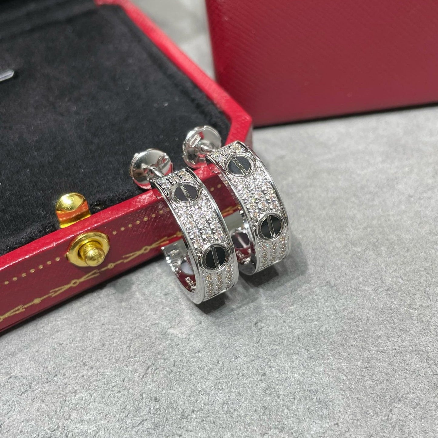 Pomuse LOVE CERAMIC DIAMOND PAVED SILVER EARRINGS