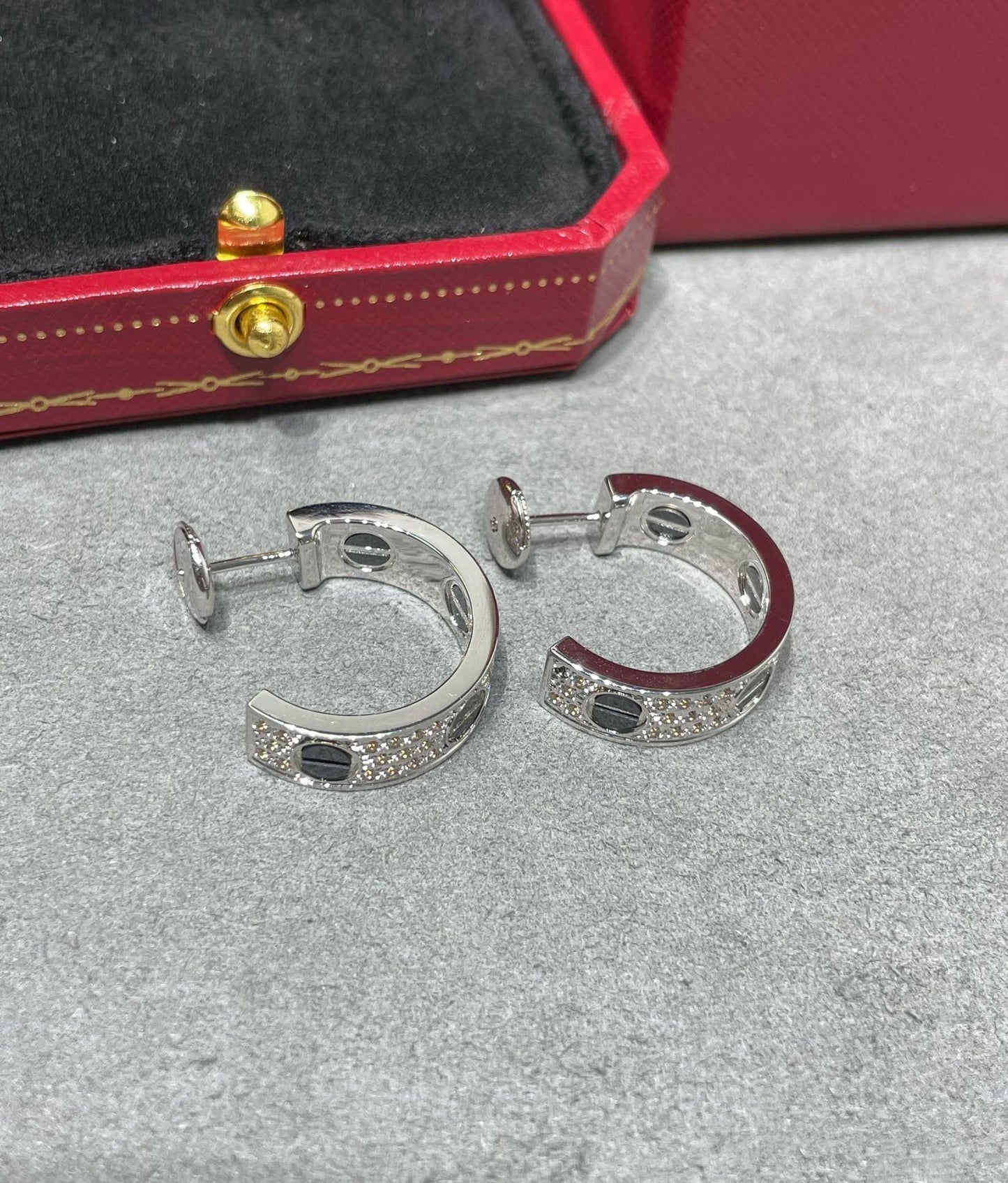Pomuse LOVE CERAMIC DIAMOND PAVED SILVER EARRINGS