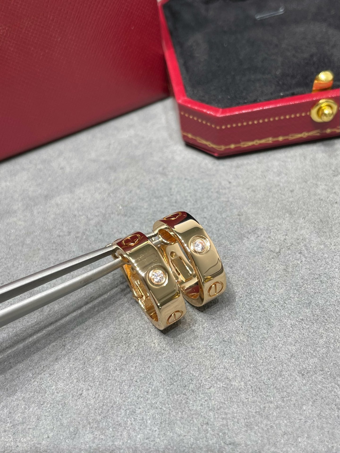 Pomuse LOVE 5.5MM 1 DIAMOND EARRINGS
