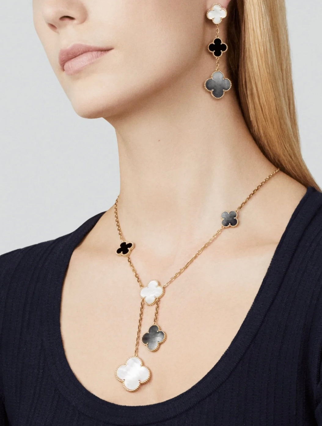 Pomuse CLOVER 3 MOTIF MOP ONYX DARK MOP PINK GOLD EARRINGS