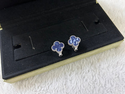 Pomuse CLOVER PIETERSITE MEDIUM STUD EARRINGS