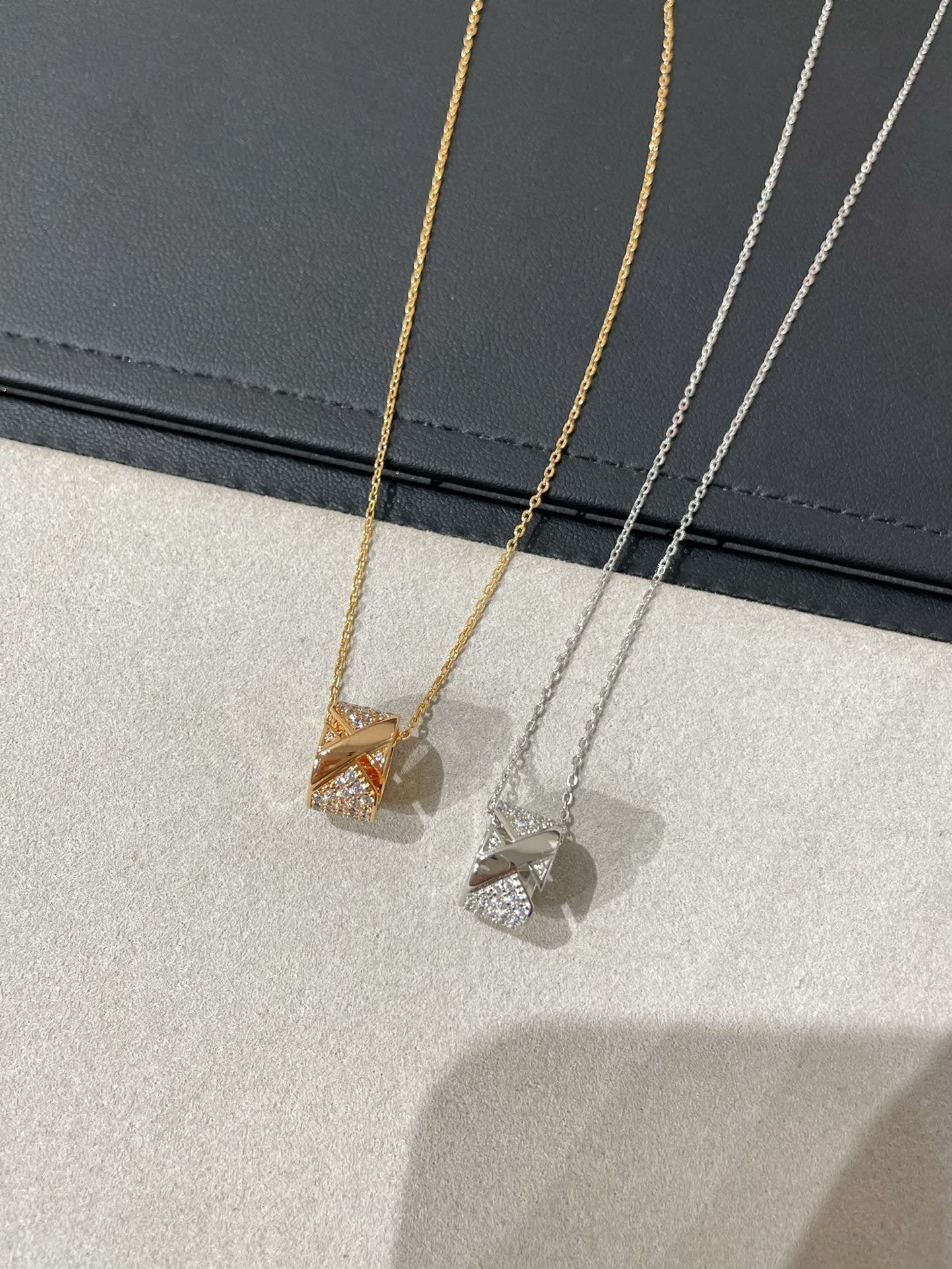 Pomuse LIENS EVIDENCE DIAMOND PAVED NECKLACE