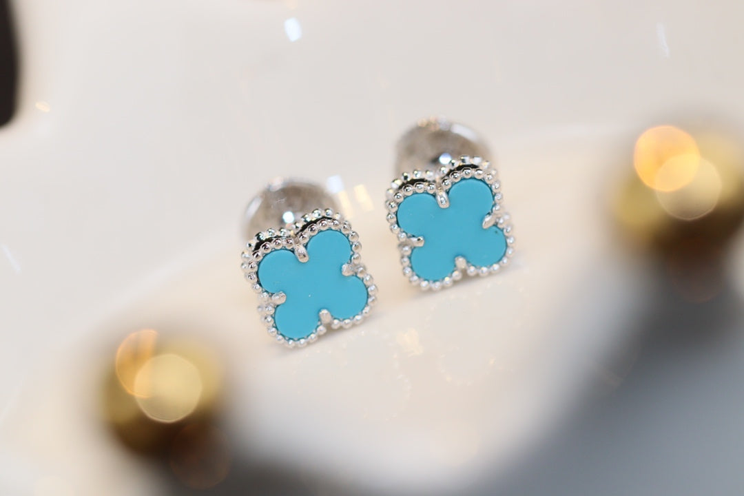 Pomuse CLOVER MINI TURQUOISE SILVER STUD EARRINGS