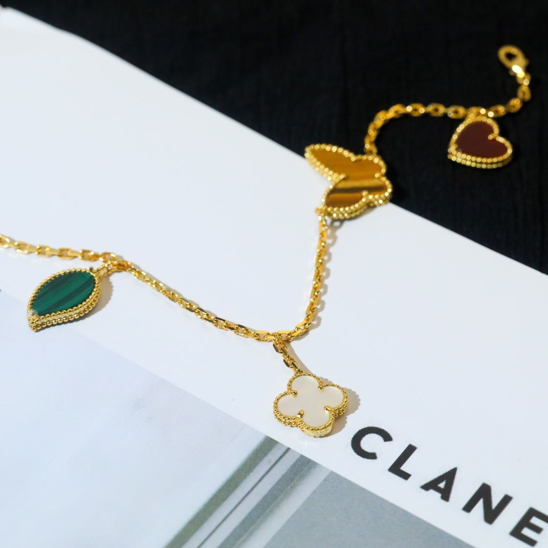 Pomuse LUCKY SPRING 5 MOTIF GOLD BRACELET