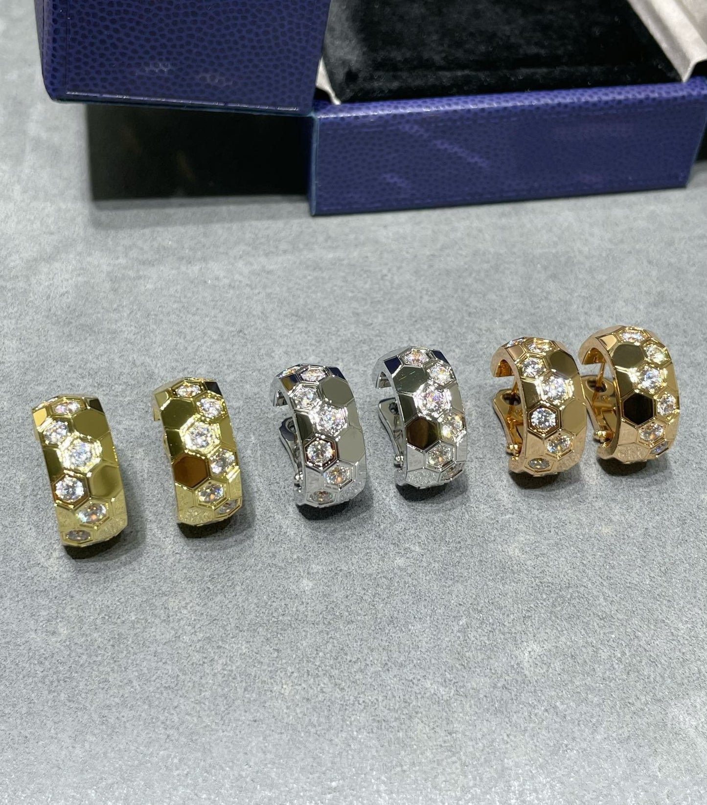 Pomuse BEE LOVE DIAMOND HOOP EARRINGS