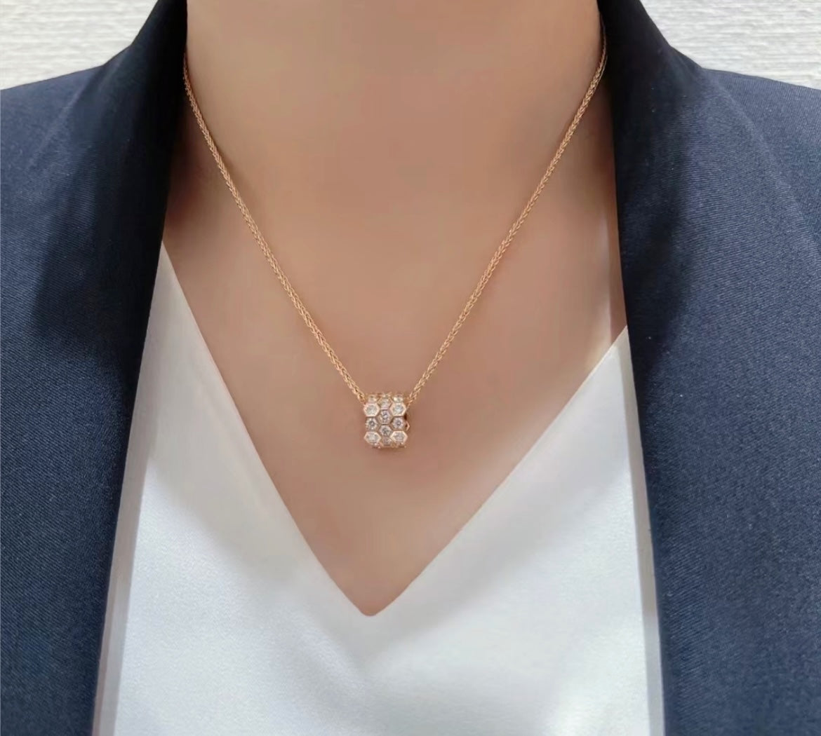 Pomuse BEE LOVE DIAMOND PAVED 3 ROW NECKLACE